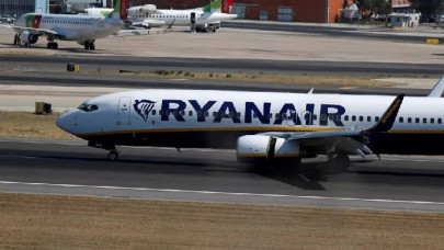 ryanair passenger plane makes emergency landing in berlin after bomb threat