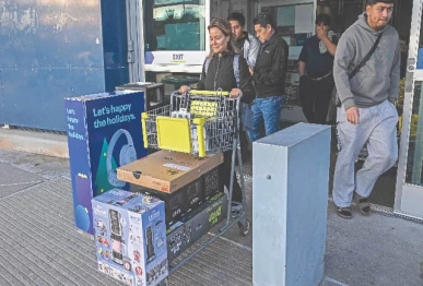 black friday paradox bigger crowds smaller spending