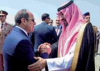 egyptian president abdel fattah al sisi shakes hands with saudi crown prince mohammed bin salman during a welcoming ceremony at cairo s international airport photo afp