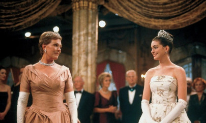 fans hopeful for anne hathaway julie andrews return as disney confirms princess diaries 3 fans hopeful for anne hathaway julie andrews return as disney confirms princess diaries 3