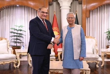 pakistan high commissioner to dhaka imran haider meets bangladesh chief advisor muhammad yunus in dhaka on december 29 2025 photo x
