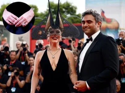lady gaga flaunts 578k eight carat diamond engagement ring at joker folie deux premiere