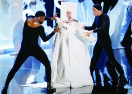 lady gaga returns to vmas stage lady gaga returns to vmas stage