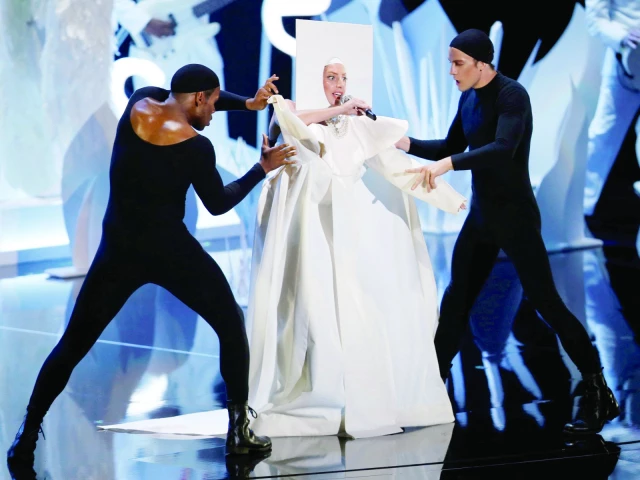 Lady Gaga returns to VMAs stage | The Express Tribune