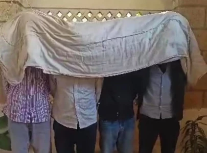 karachi police bust gang robbing citizens for over two decades karachi police bust gang robbing citizens for over two decades