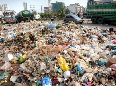 residents choke as sswmb turns open plot into dumping site in karachi residents choke as sswmb turns open plot into dumping site in karachi