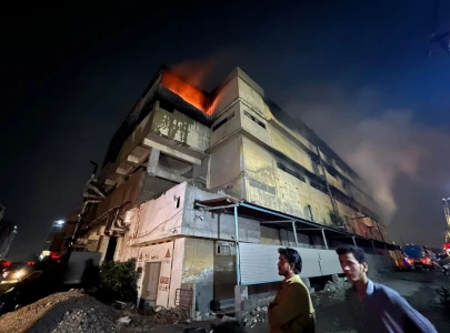 firefighters snuff out inferno at garment factory in karachi s site area