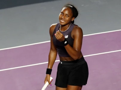 insane gauff powers into auckland semi finals