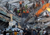 people gather as civil defence workers attempt to rescue those trapped beneath the rubble of a residential building that had been damaged in an earlier israeli strike during the war and collapsed on wednesday in gaza city september 16 2026 photo reuters