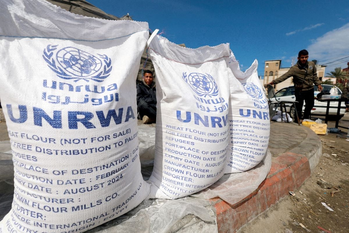 Displaced Palestinians wait to receive United Nations Relief and Works Agency (UNRWA) aid, amid the ongoing conflict between Israel and the Palestinian Islamist group Hamas, in Rafah, in the southern Gaza Strip, March 7, 2024.PHOTO: REUTERS