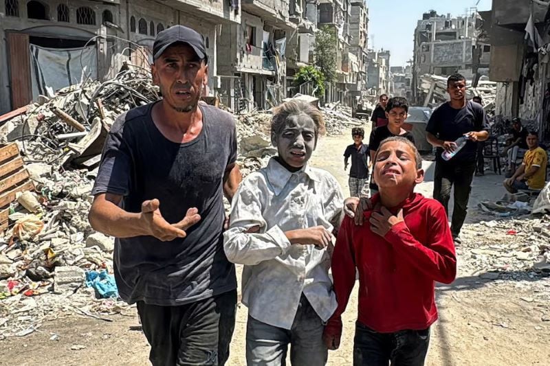 palestinians react at the site of an israeli strike that destroyed several houses amid israel hamas conflict in khan younis in the southern gaza strip august 27 2024 photo reuters