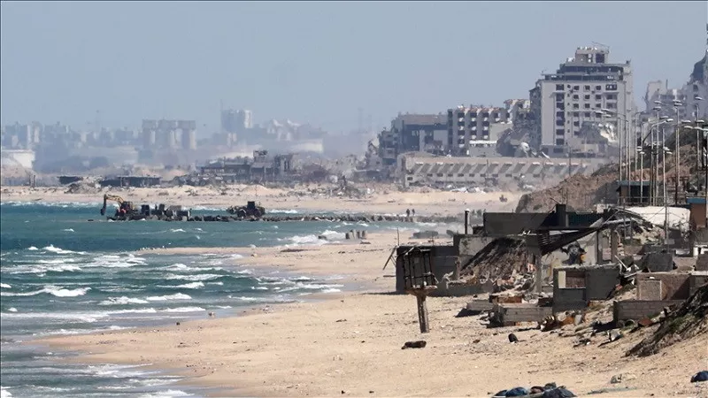 small boats began unloading the ship s cargo on friday and transporting it towards the shore of gaza city photo anadolu agency small boats began unloading the ship s cargo on friday and transporting it towards the shore of gaza city photo anadolu agency