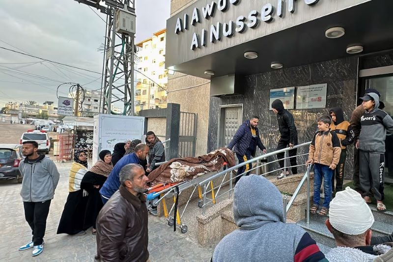 people move the body of a palestinian at a hospital after an israeli strike amid the ongoing conflict between israel and hamas in nuseirat in the central gaza strip november 29 2024 photo reuters