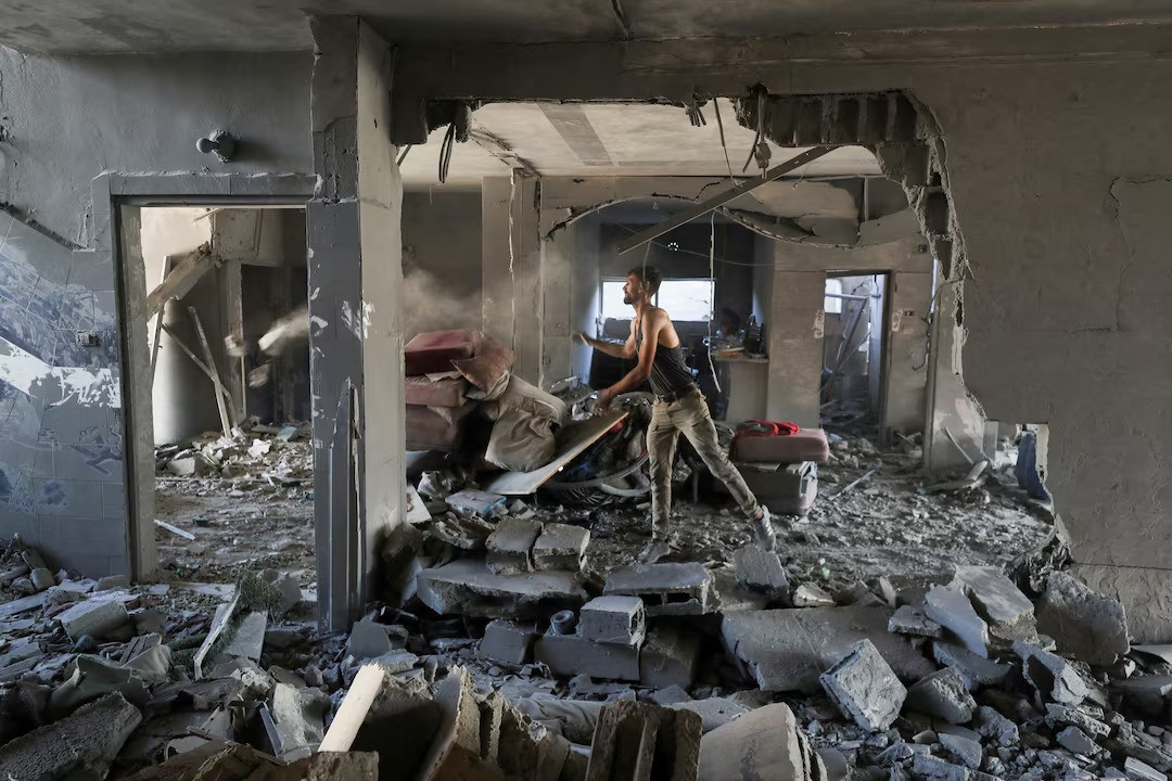 15 killed in Gaza as Trump awaits Hamas reply to truce proposal  tribune.com.pk
