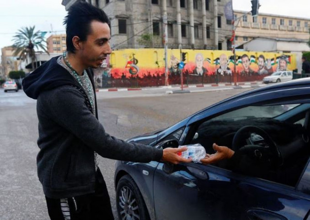 a palestinian christian man ehab ayyad offers dates and water to muslims held up in traffic or getting late for home to break their fast during ramadan in gaza city april 12 2023 photo reuters a palestinian christian man ehab ayyad offers dates and water to muslims held up in traffic or getting late for home to break their fast during ramadan in gaza city april 12 2023 photo reuters