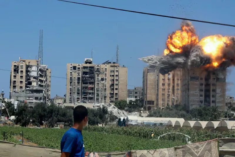 an explosion occurs following an israeli air strike on a residential building amid the israel hamas conflict in nuseirat in the central gaza strip july 20 2024 photo reuters an explosion occurs following an israeli air strike on a residential building amid the israel hamas conflict in nuseirat in the central gaza strip july 20 2024 photo reuters