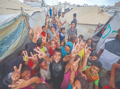 gazans stream back home as israel hamas ceasefire holds gazans stream back home as israel hamas ceasefire holds