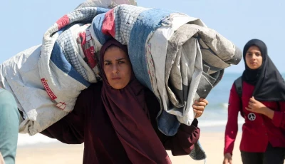 displaced palestinians fleeing northern gaza due to an israeli military operation move southward after israeli forces ordered residents of gaza city to evacuate to the south in the central gaza strip september 13 photo reuters