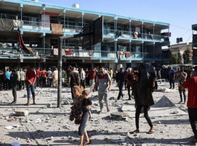 israeli airstrike hits gaza school shelter 14 killed