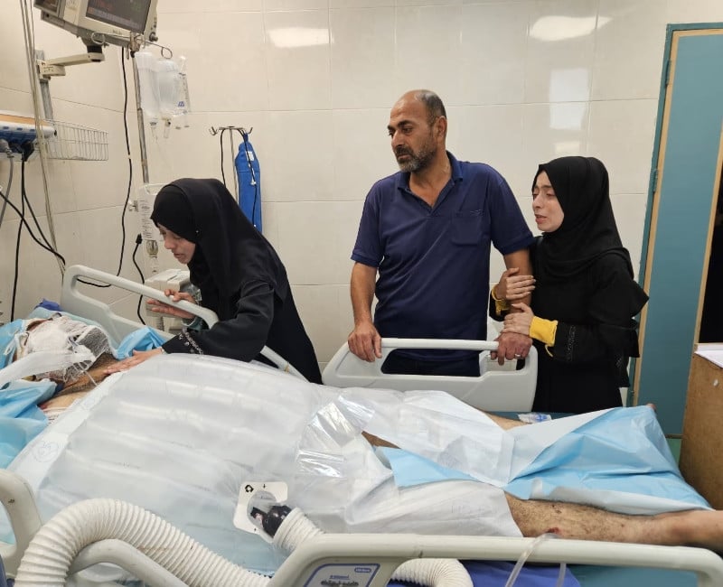 Alaa al-Najjar visits her injured husband in the intensive care unit. Photo Courtesy: Anadolu