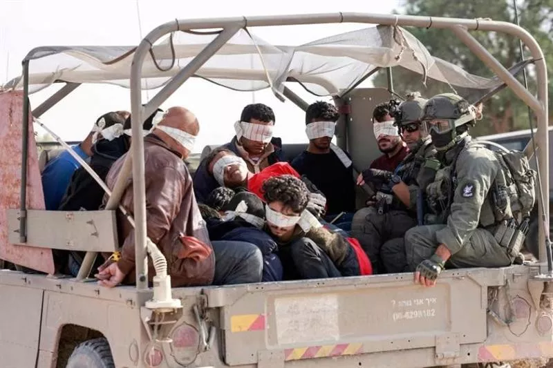 israeli soldiers transfer detained palestinians out of the gaza strip afp israeli soldiers transfer detained palestinians out of the gaza strip afp