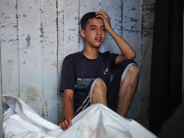 a palestinian youth mourn by the body of a relative killed in israeli strikes on gaza city at dawn at the al shifa hospital on september 2 2025 photo afp a palestinian youth mourn by the body of a relative killed in israeli strikes on gaza city at dawn at the al shifa hospital on september 2 2025 photo afp