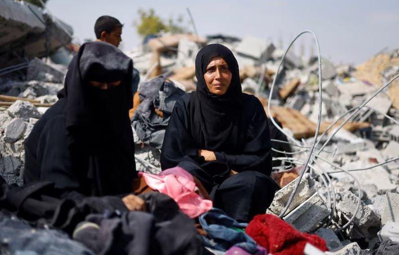 palestinian sisters samar and sahar grieve as they search for their missing mother amira al breim at the rubble of a house hit in an israeli strike in khan younis in the southern gaza strip june 3 2024 photo reuters