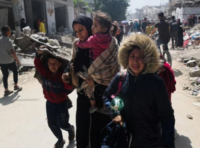 hundreds of thousands flee as israel seizes rafah