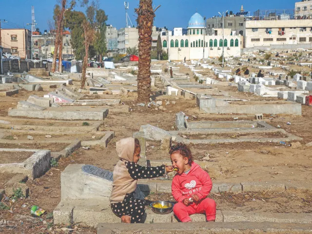 gazans dig shelter against winter war gazans dig shelter against winter war