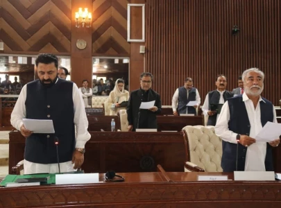 newly elected g b assembly members sworn in