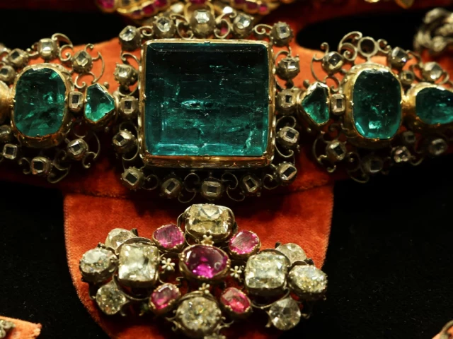 Pakistan launches five-year plan to boost precious stone exports