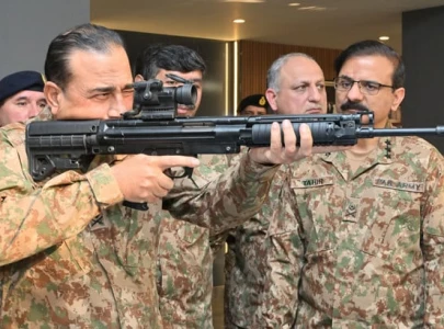 coas commends pof wah s contributions to national defence coas commends pof wah s contributions to national defence