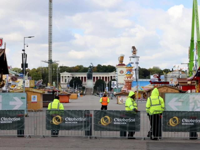 authorities closed the oktoberfest while police with sniffer dogs searched the site photo afp