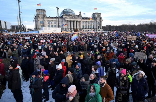 hundreds of thousands demonstrate against right wing extremism in germany hundreds of thousands demonstrate against right wing extremism in germany