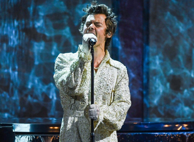 harry styles crowned style icon of 2020 dethroning kendall jenner meghan markle among others harry styles crowned style icon of 2020 dethroning kendall jenner meghan markle among others