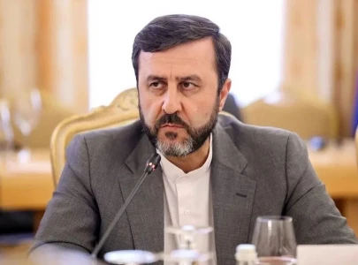 iran says presence of french british ships in hormuz will be met with decisive immediate response