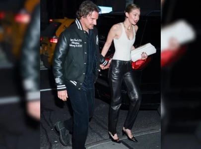 bradley cooper reportedly ready to propose to gigi hadid bradley cooper reportedly ready to propose to gigi hadid