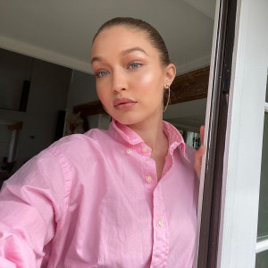 watch gigi hadid reveals first glimpse of baby bump watch gigi hadid reveals first glimpse of baby bump