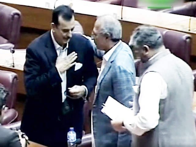 yousaf raza gilani with abdul hafeez shaikh screengrab