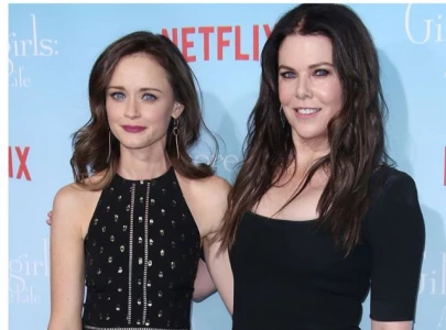 alexis bledel and lauren graham reunite as presenters at 2025 emmy awards in los angeles alexis bledel and lauren graham reunite as presenters at 2025 emmy awards in los angeles