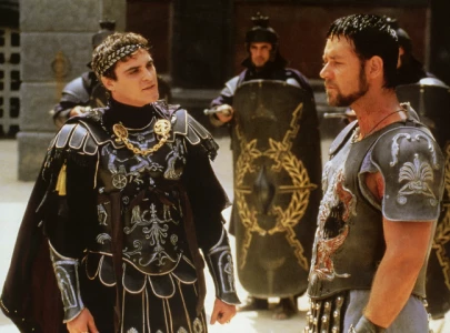 ridley scott reveals joaquin phoenix s cold feet on gladiator crowe calls it unprofessional