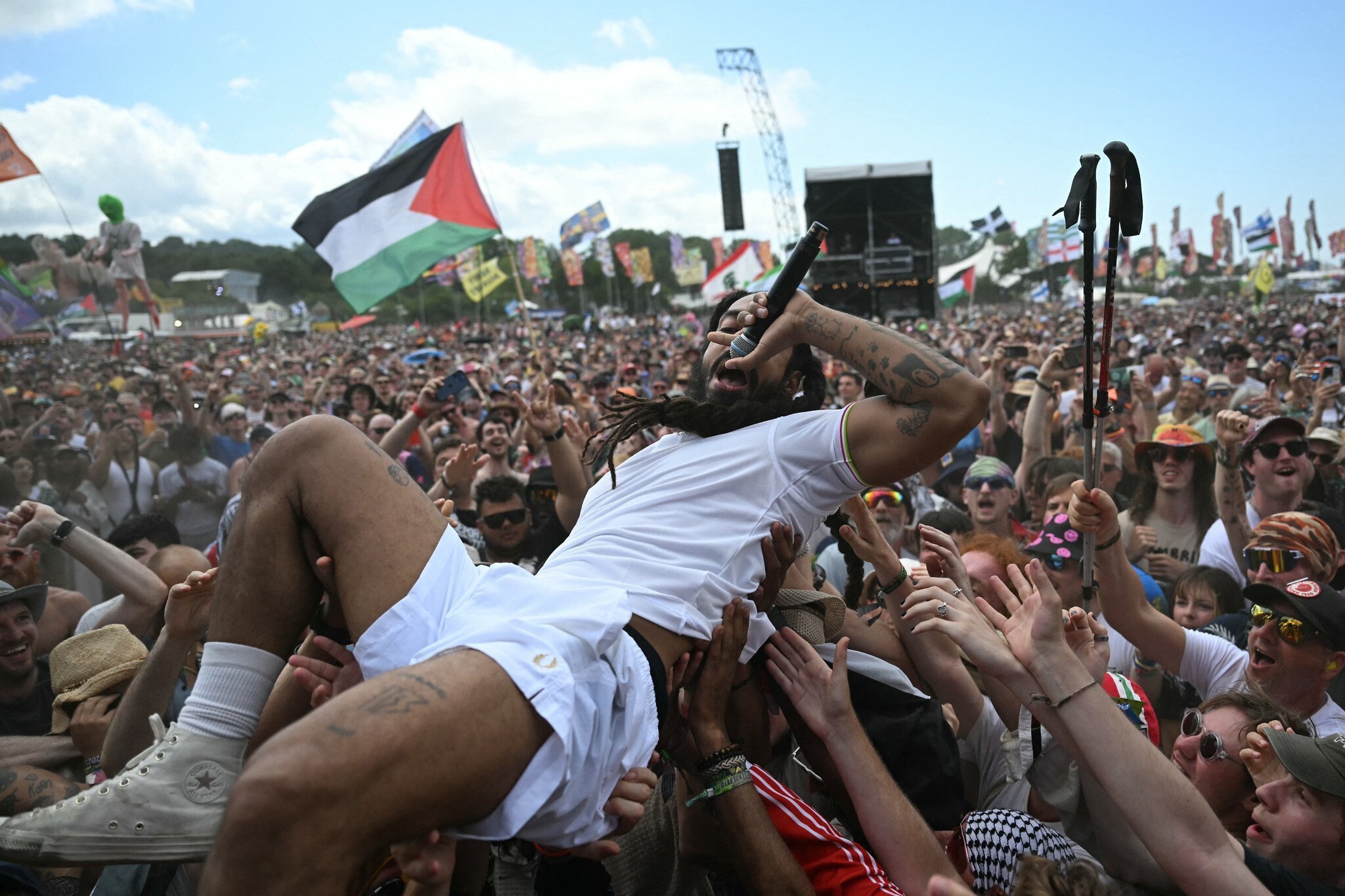 Live from Glastonbury: the resistance will be televised | The Express Tribune