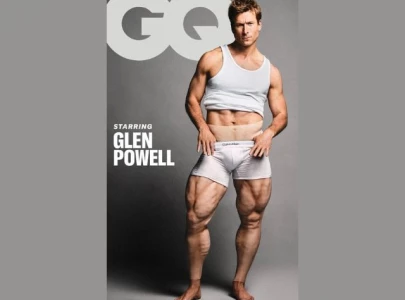 is glen powell rewriting what it means to be a leading man in hollywood is glen powell rewriting what it means to be a leading man in hollywood