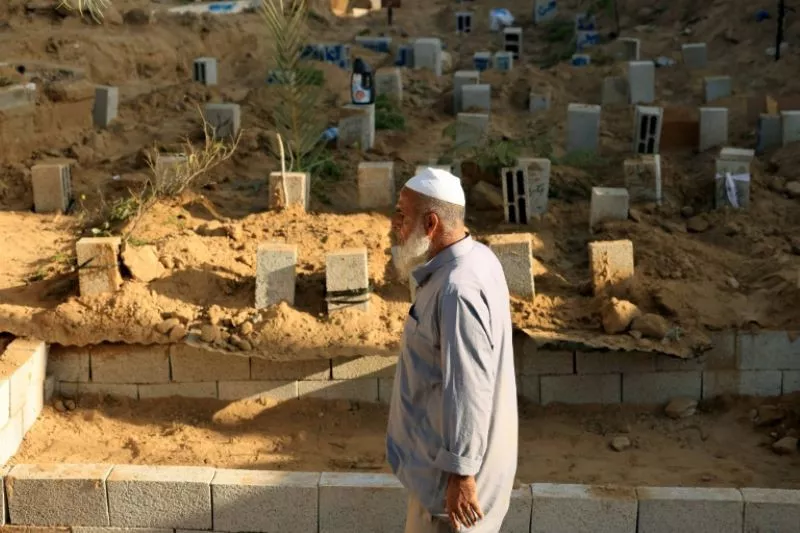 palestinian gravedigger saadi hassan barakeh say he has been burying the dead for 28 years but has never been so busy amid the gaza war photo afp palestinian gravedigger saadi hassan barakeh say he has been burying the dead for 28 years but has never been so busy amid the gaza war photo afp