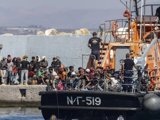 Greece draws criticism over tougher asylum stance