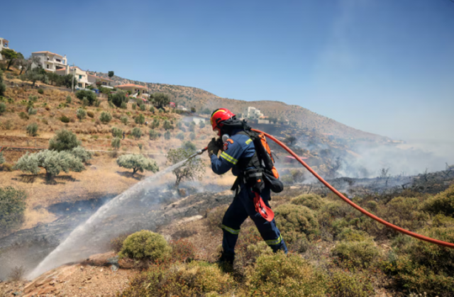 a firefighter works to extinguish a wildfire in keratea near athens greece june 30 2024 photo reuters a firefighter works to extinguish a wildfire in keratea near athens greece june 30 2024 photo reuters