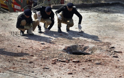 3 low intensity bombs go off in gujranwala