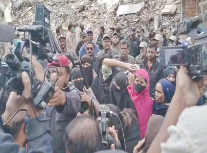 families protest slow gul plaza rescue families protest slow gul plaza rescue