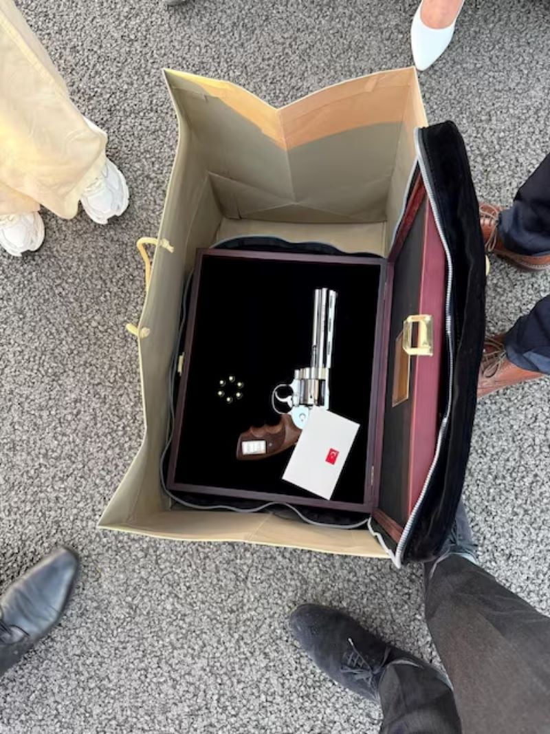 A gun gifted by Turkish President Recep Tayyip Erdogan to Belgium's Prime Minister Bart De Wever at NATO summit in Ankara. Office of the Prime Minister of Belgium/Handout via REUTERS