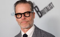 guy pearce says kevin spacey targeted him on l a confidential set